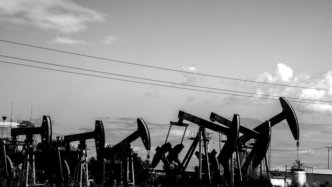 Com guerra, países produtores de petróleo apostam bilhões em energia renovável