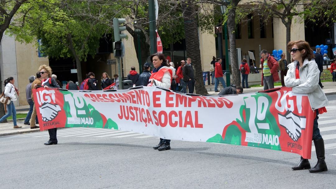 Estratégia política de enfraquecimento institucional está por trás da polêmica do detergente contaminado