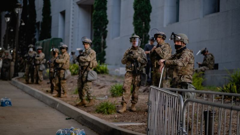 Irã diz que Trump deve escolher entre operação militar 'impossível' ou 'acordo ruim'