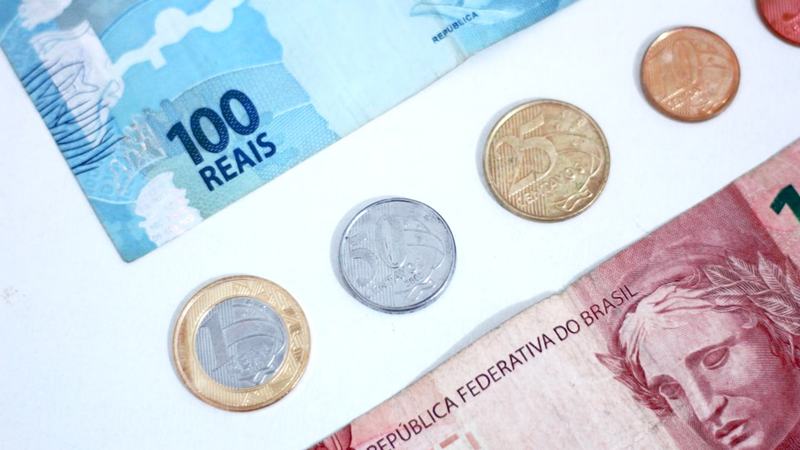 Minhas finanças na Copa: quanto custa montar um kit oficial do torcedor