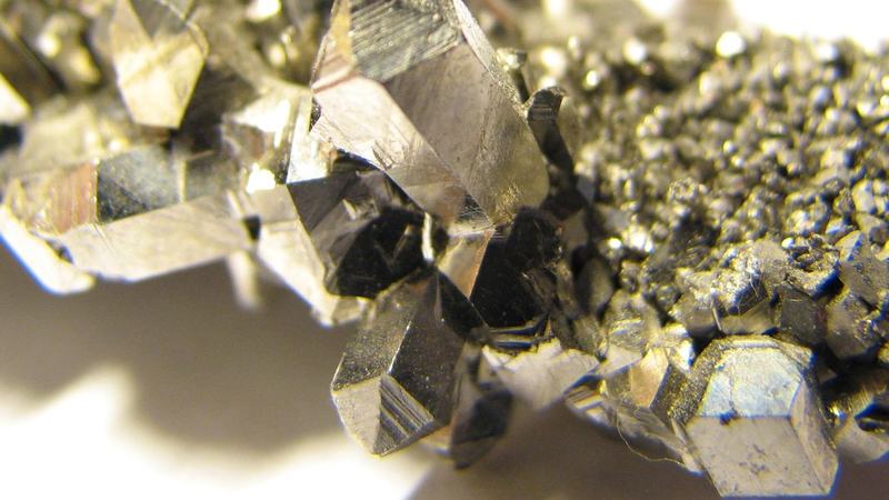 Brasil tem "vazio estratégico" em minerais críticos, diz especialista