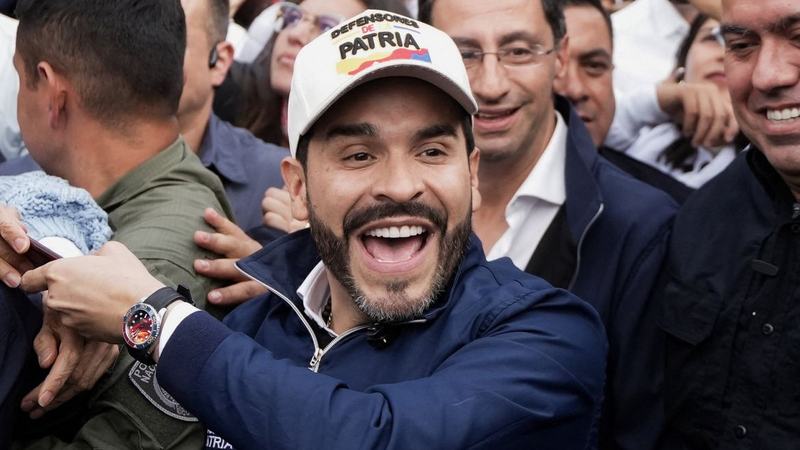 Candidato de direita La Espriella vence disputa acirrada na Colômbia