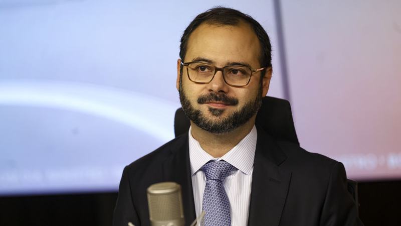 Governo avalia aumento de contratação pelo MEI com o fim da 6x1