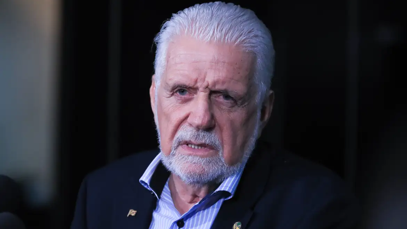 Jaques Wagner anuncia saída da liderança do governo no Senado