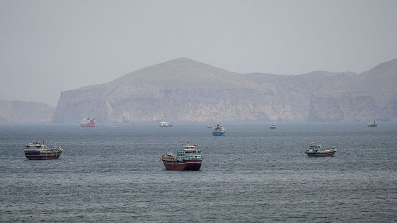 Navios já navegam pelo Estreito de Ormuz sob plano de retirada da ONU