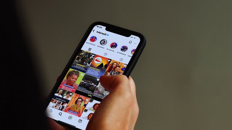 Redes sociais causam polarização e isolamento político em jovens